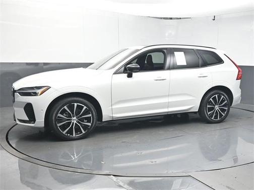 2023 Volvo XC60 B5 Plus Dark Theme