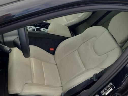2024 Volvo V60 Cross Country B5 Ultimate