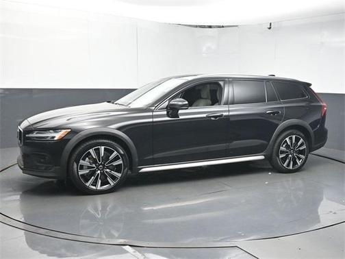 2024 Volvo V60 Cross Country B5 Ultimate