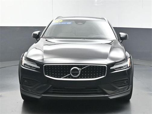 2024 Volvo V60 Cross Country B5 Ultimate