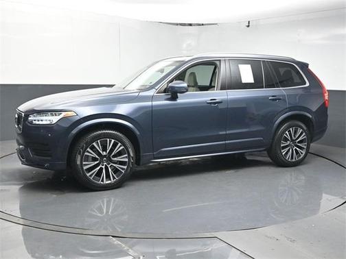 2022 Volvo XC90 T6 Momentum 7 Passenger