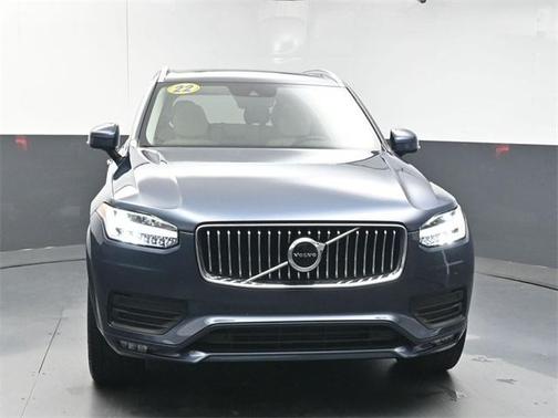 2022 Volvo XC90 T6 Momentum 7 Passenger