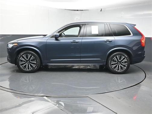 2022 Volvo XC90 T6 Momentum 7 Passenger