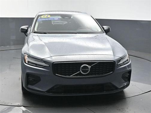 2024 Volvo S60 B5 Core Dark Theme