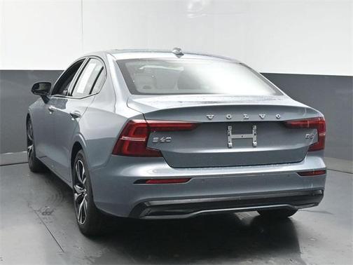 2024 Volvo S60 B5 Core Dark Theme