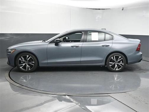 2024 Volvo S60 B5 Core Dark Theme