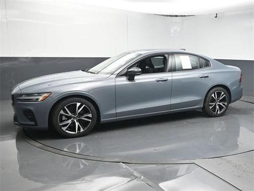 2024 Volvo S60 B5 Core Dark Theme