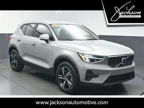 2025 Volvo XC40 B5 Core Bright Theme