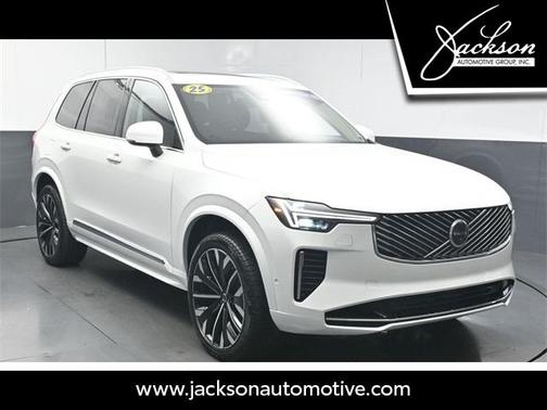 2025 Volvo XC90 Plug-In Hybrid T8 Ultra 7-Seater