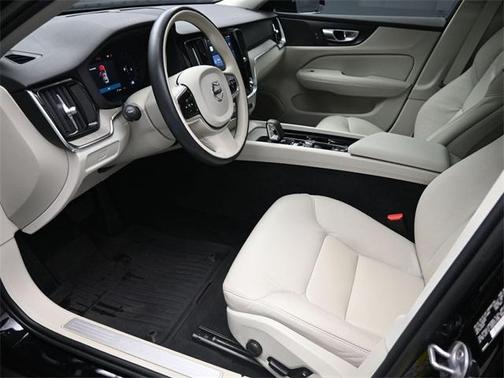 2023 Volvo V60 Cross Country B5 Plus