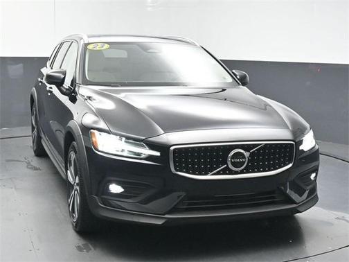 2023 Volvo V60 Cross Country B5 Plus