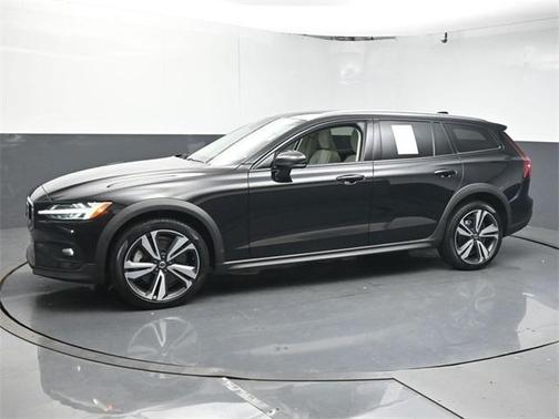 2023 Volvo V60 Cross Country B5 Plus