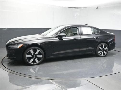 2024 Volvo S60 Recharge Plug-In Hybrid T8 Plus Dark Theme