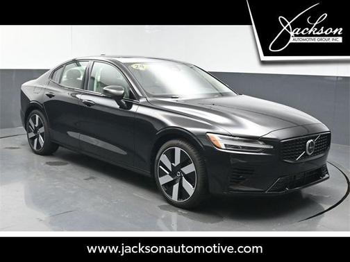 2024 Volvo S60 Recharge Plug-In Hybrid T8 Plus Dark Theme