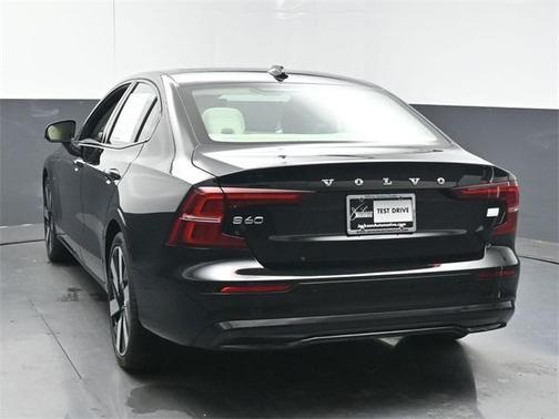 2024 Volvo S60 Recharge Plug-In Hybrid T8 Plus Dark Theme