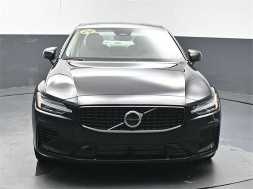 2024 Volvo S60 Recharge Plug-In Hybrid T8 Plus Dark Theme