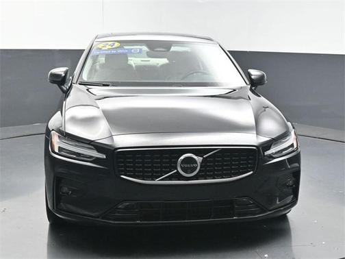 2024 Volvo S60 B5 Plus Dark Theme