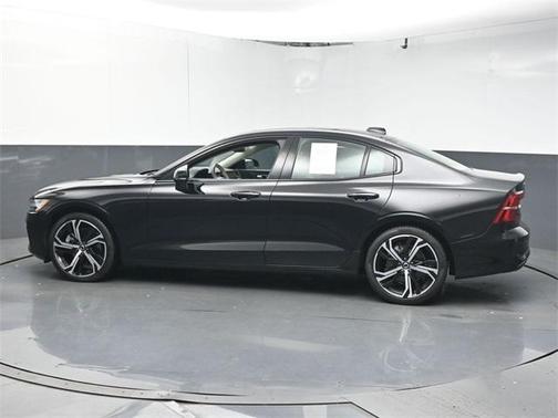 2024 Volvo S60 B5 Plus Dark Theme