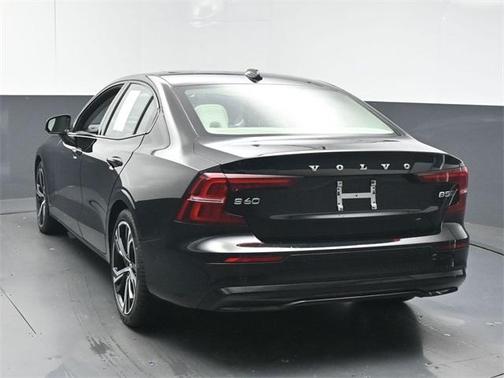 2024 Volvo S60 B5 Plus Dark Theme