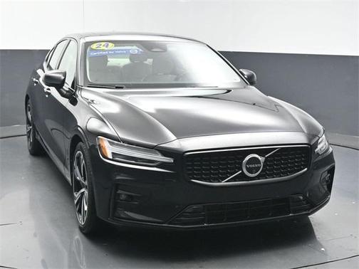 2024 Volvo S60 B5 Plus Dark Theme