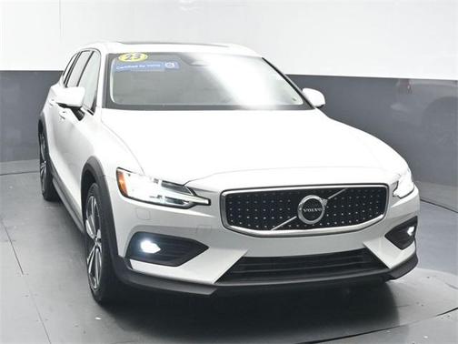 2023 Volvo V60 Cross Country B5 Plus