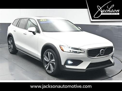 2023 Volvo V60 Cross Country B5 Plus