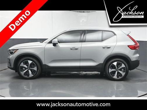 2025 Volvo XC40 B5 Core Bright Theme