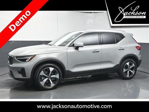 2025 Volvo XC40 B5 Core Bright Theme
