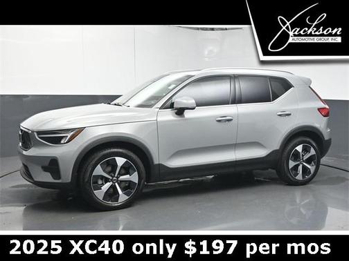 2025 Volvo XC40 B5 Core Bright Theme