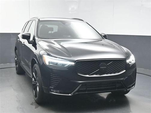 2026 Volvo XC60 B5 Ultra Black Edition