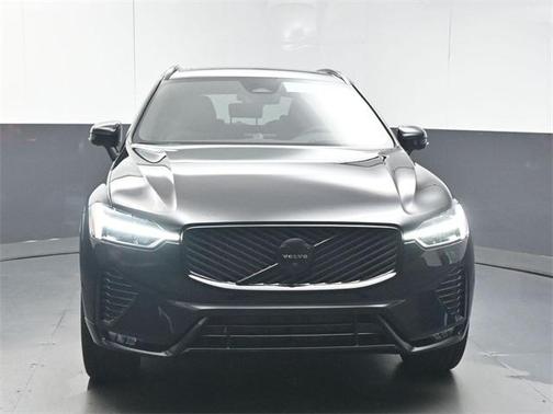 2026 Volvo XC60 B5 Ultra Black Edition