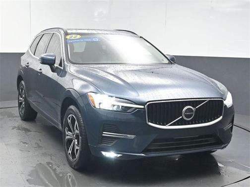 2022 Volvo XC60 B5 Momentum