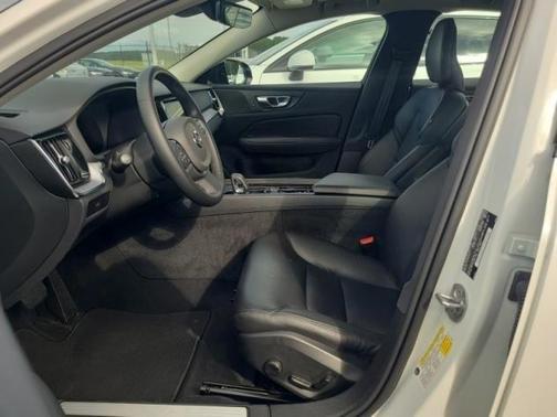 2024 Volvo S60 B5 Core Dark Theme