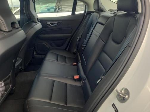 2024 Volvo S60 B5 Core Dark Theme