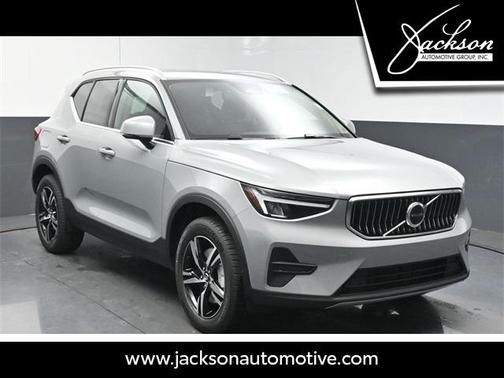 2025 Volvo XC40 B5 Core Bright Theme