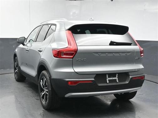 2025 Volvo XC40 B5 Core Bright Theme