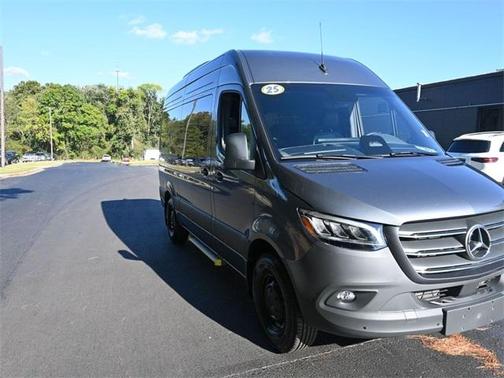 2025 Mercedes-Benz Sprinter 2500 144 WB Standard Roof Passenger