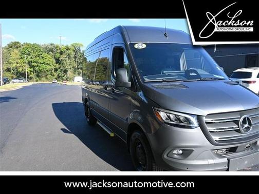 2025 Mercedes-Benz Sprinter 2500 144 WB Standard Roof Passenger