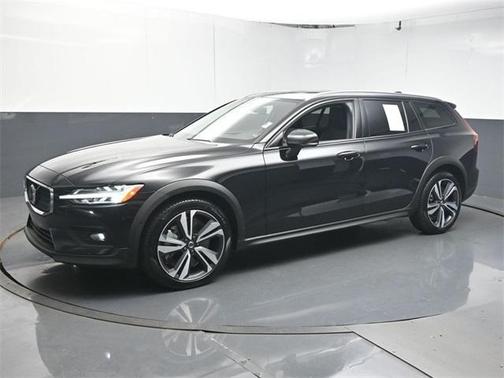 2024 Volvo V60 Cross Country B5 Plus