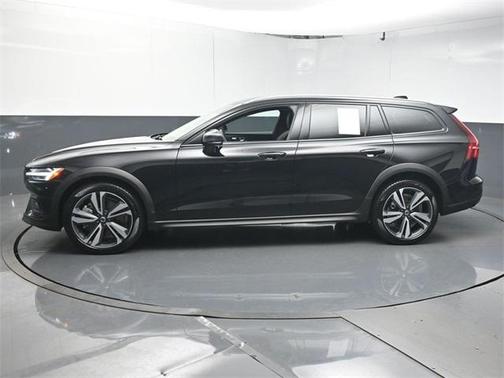 2024 Volvo V60 Cross Country B5 Plus