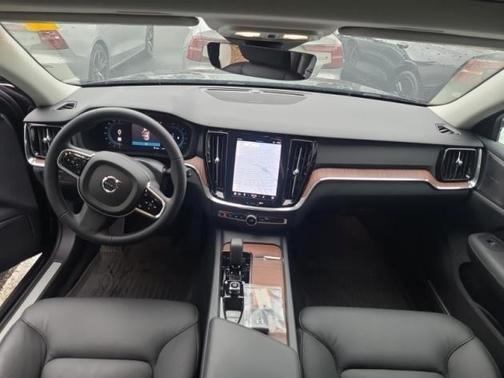 2024 Volvo V60 Cross Country B5 Plus