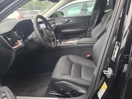 2024 Volvo V60 Cross Country B5 Plus