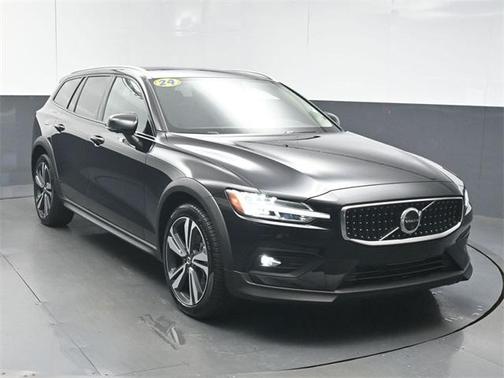 2024 Volvo V60 Cross Country B5 Plus