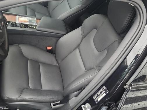 2024 Volvo V60 Cross Country B5 Plus