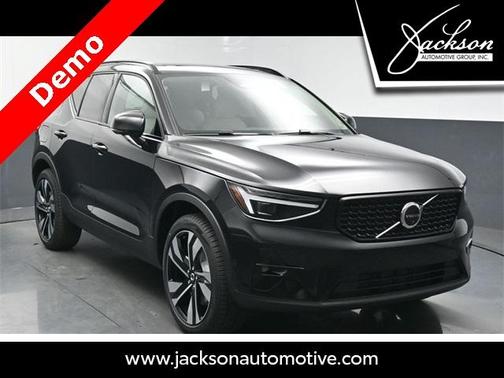 2025 Volvo XC40 B5 Ultra Dark Theme
