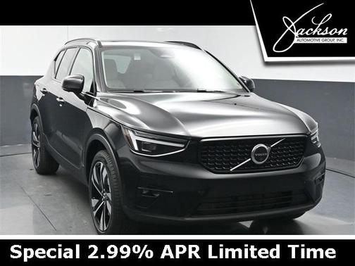 2025 Volvo XC40 B5 Ultra Dark Theme