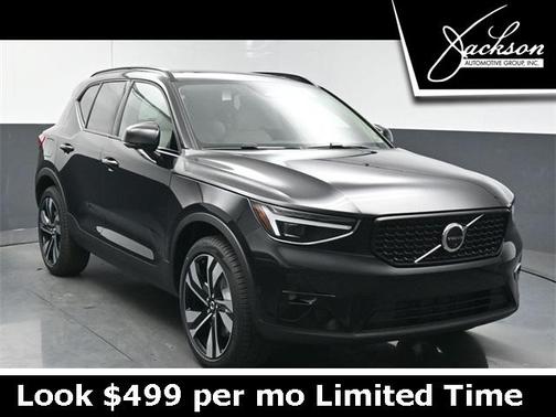 2025 Volvo XC40 B5 Ultra Dark Theme