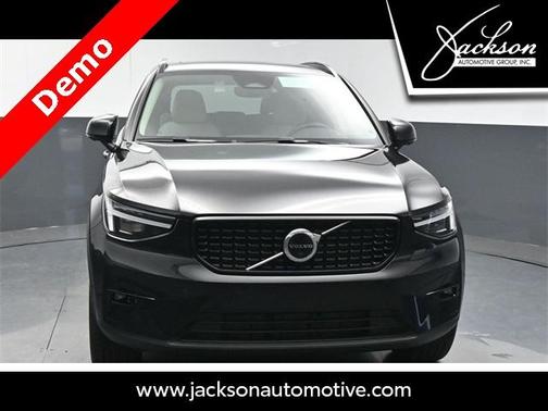 2025 Volvo XC40 B5 Ultra Dark Theme