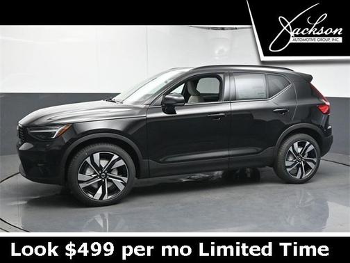 2025 Volvo XC40 B5 Ultra Dark Theme