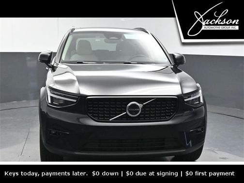 2025 Volvo XC40 B5 Ultra Dark Theme